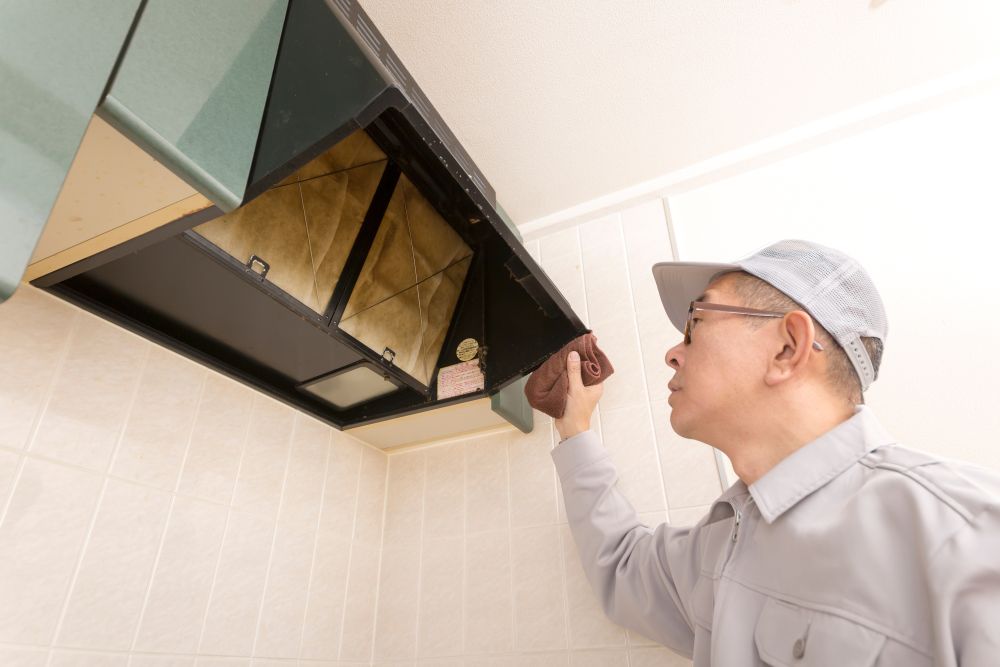 3.2 交換時期のサイン：異音、油汚れ、換気能力の低下など