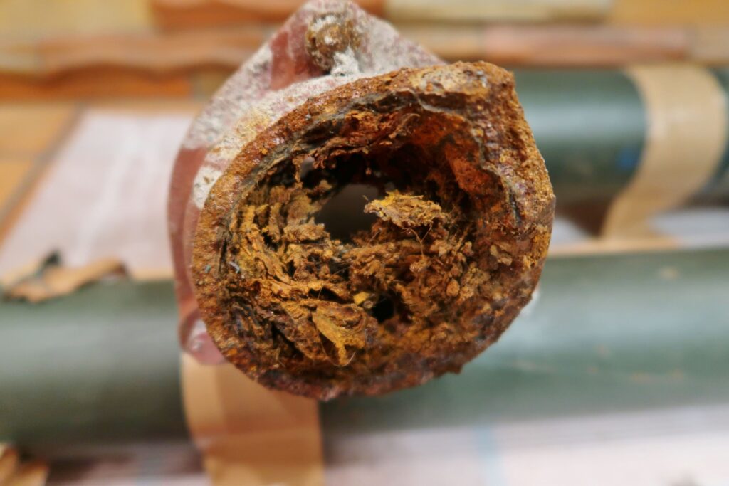 築年数が古い家の劣化した配管