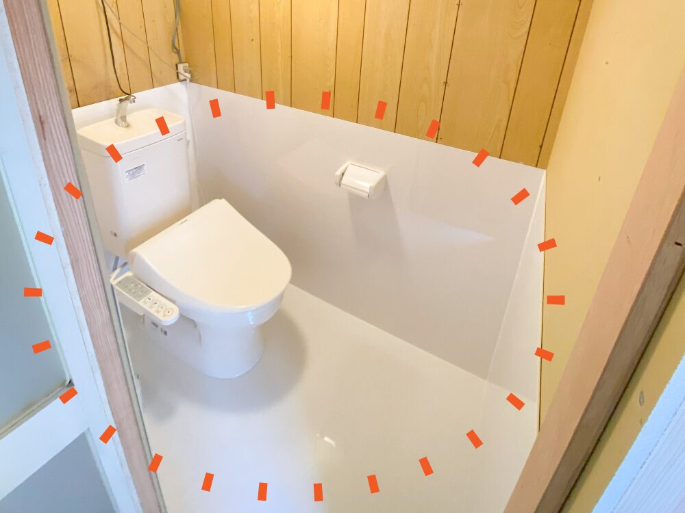 オシャレにするだけじゃない！暮らしを便利で快適にするご提案：パネルを壁と床に貼って、"掃除のしやすさ"を重視した事例。大阪府豊中市のリフォーム会社『ゆきプロ』