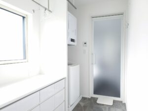 お風呂のドアだけを交換したい！費用や種類、注意点を徹底解説：大阪府豊中市のリフォーム会社『ゆきプロ』リフォームお役立ちコラム