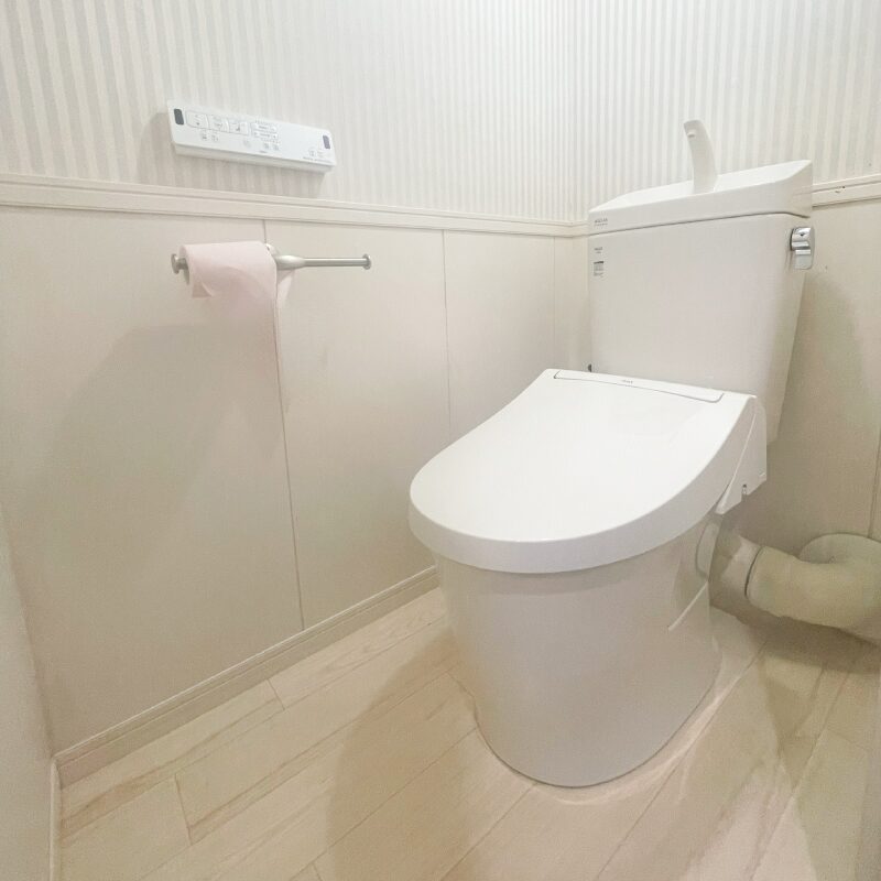 LIXILアメージュの壁式リモコンで快適なトイレリフォーム：大阪府豊中市のリフォーム会社『ゆきプロ』の施工事例