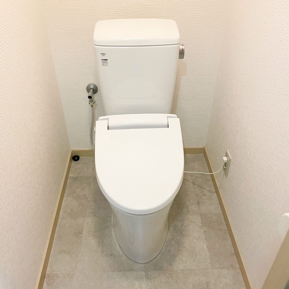 大阪府豊中市のマンションリフォーム:トイレアフター画像:LIXILアメージュ