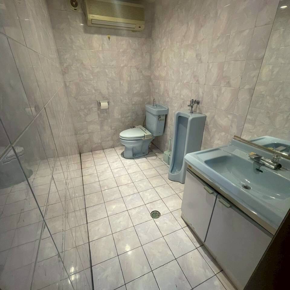 兵庫県尼崎市のカフェのトイレリフォーム前の状態