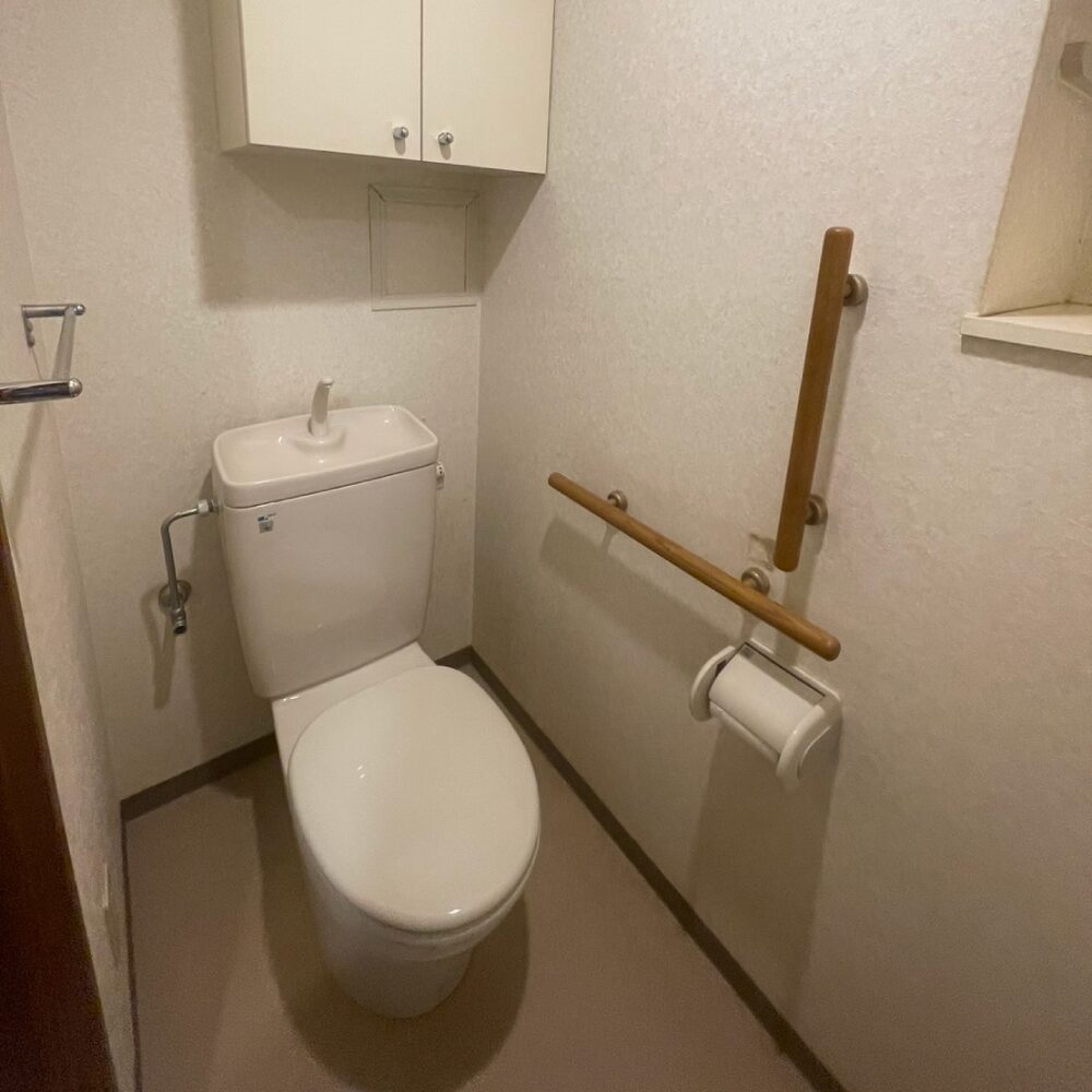 兵庫県伊丹市のリフォーム前のトイレ