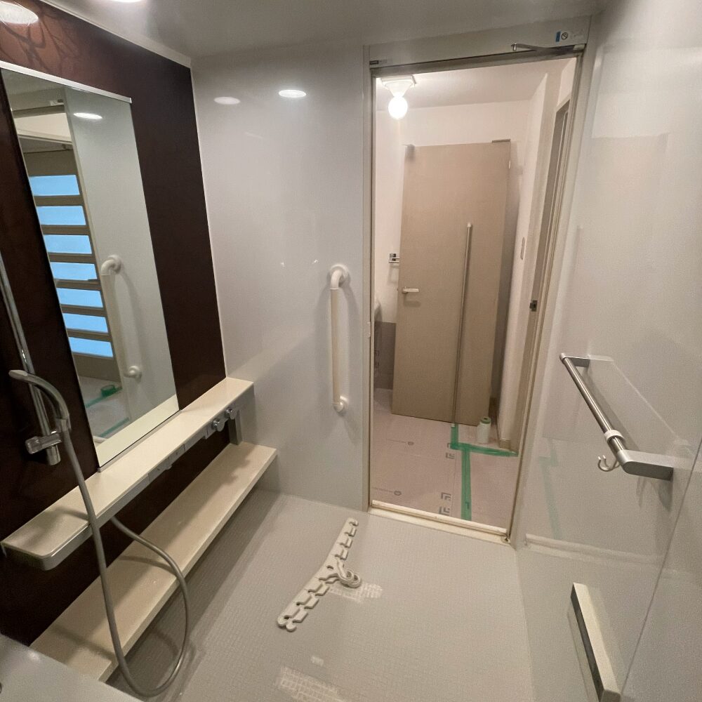 兵庫県芦屋市のリフォーム前のお風呂入口の様子