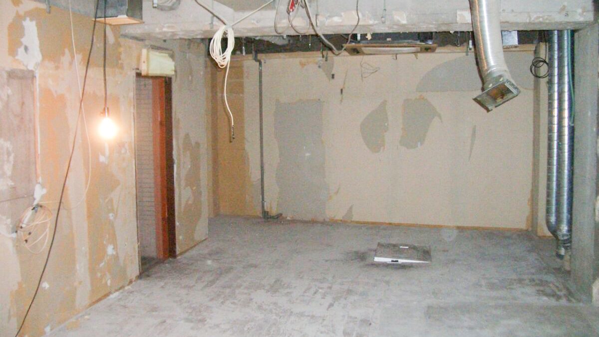 マンションリノベーションで解体してスケルトン状態にした様子