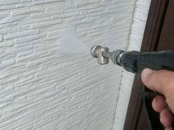 外壁塗装前の外壁高圧洗浄