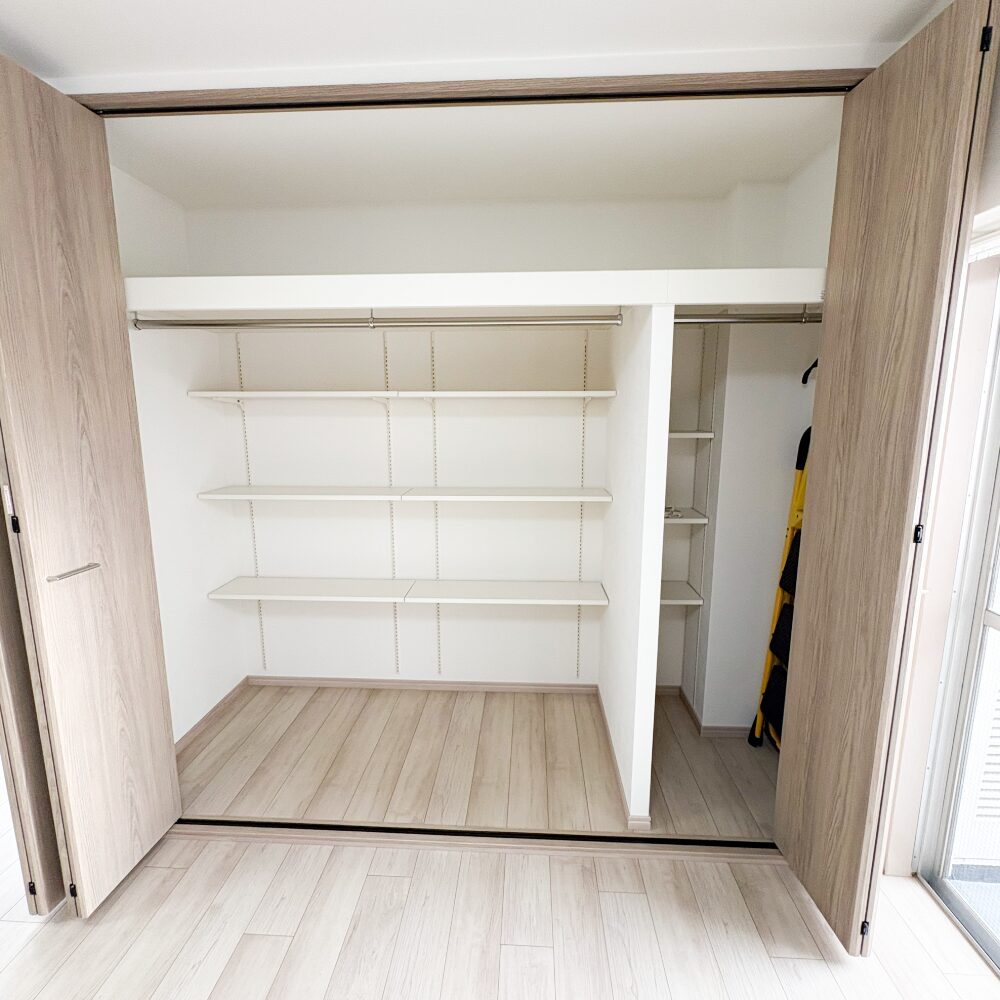 豊中市のマンションリフォーム:和室の押し入れをクローゼットにしたアフター画像