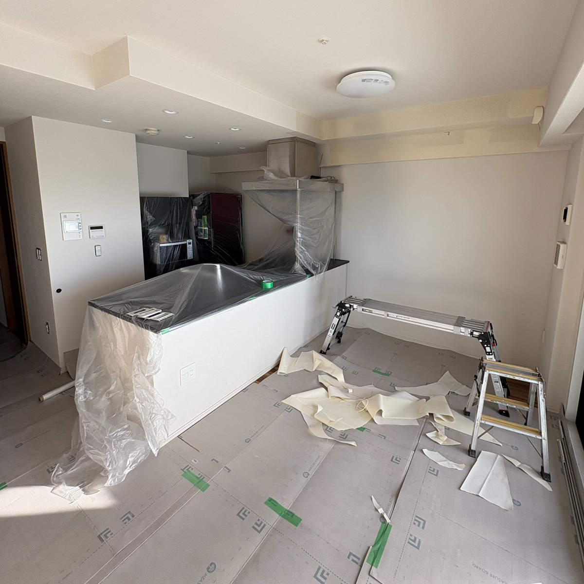 豊中市のマンション：内装リフォーム前のLDKリビング