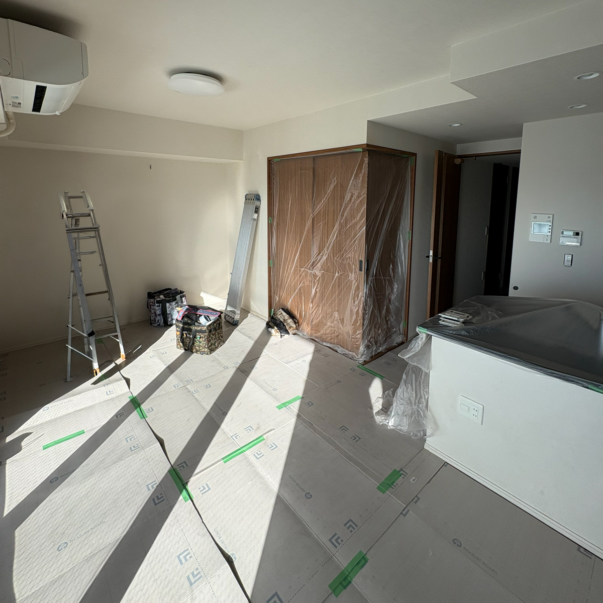 豊中市のマンション：内装リフォーム前のLDKリビング