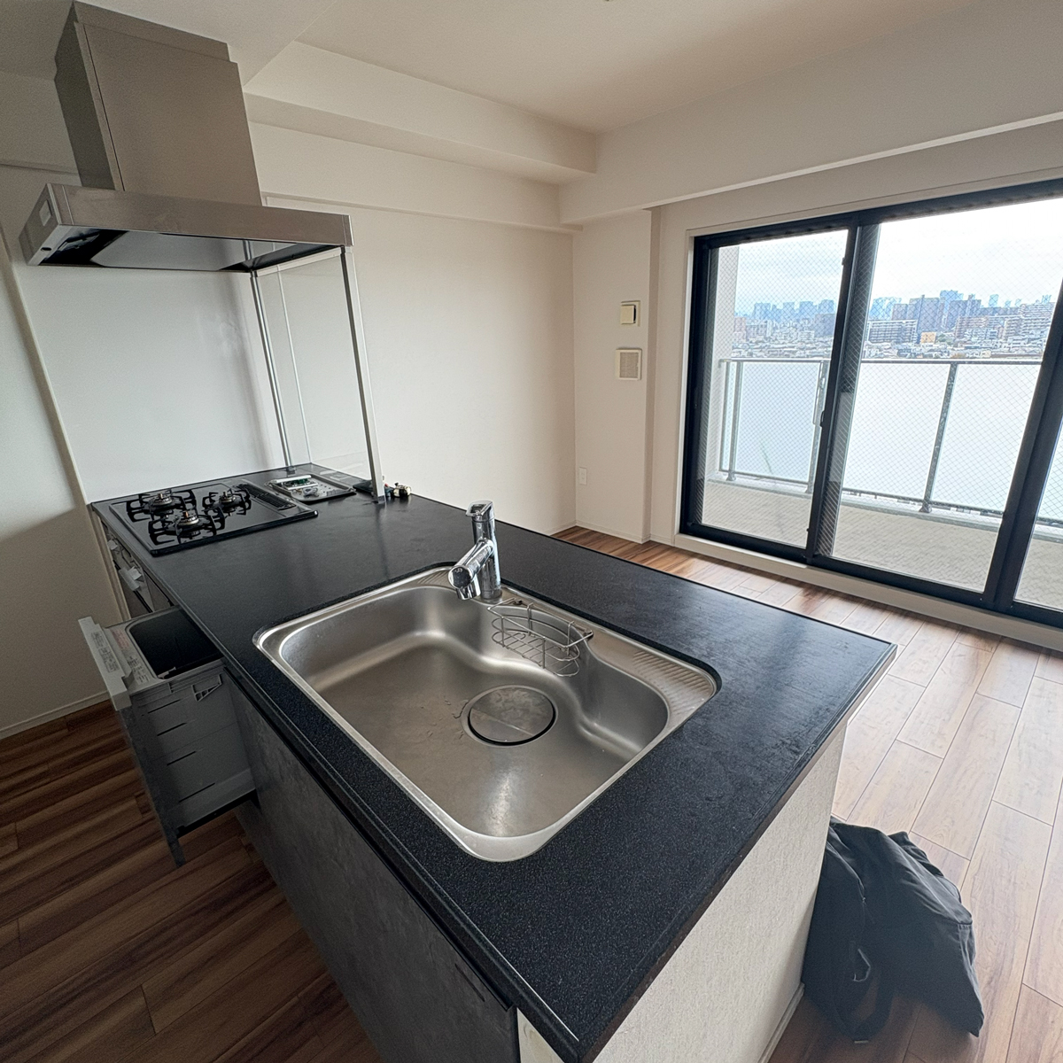 豊中市のマンション：リフォーム前のリビングの天井クロス