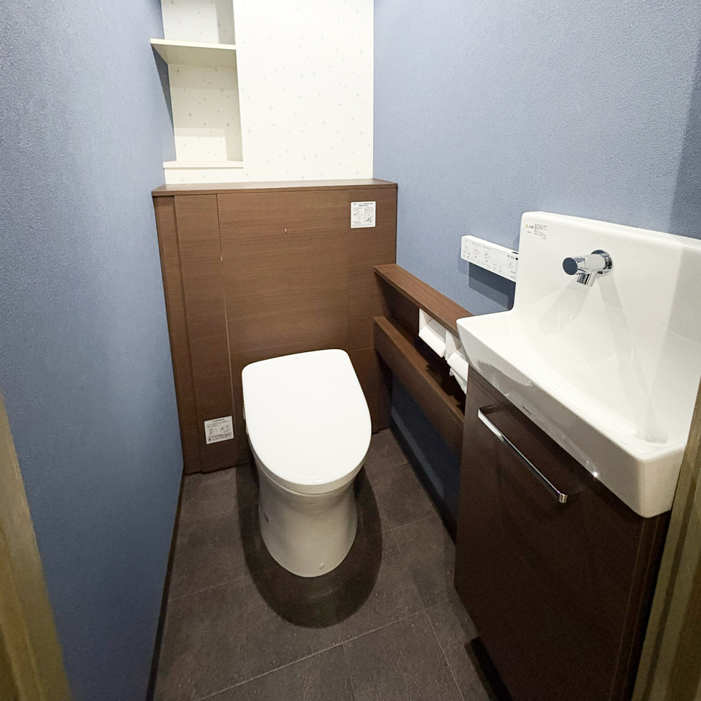 【摂津市】収納力抜群！TOTO「レストパルL型」を使用したマンションのトイレリフォーム
