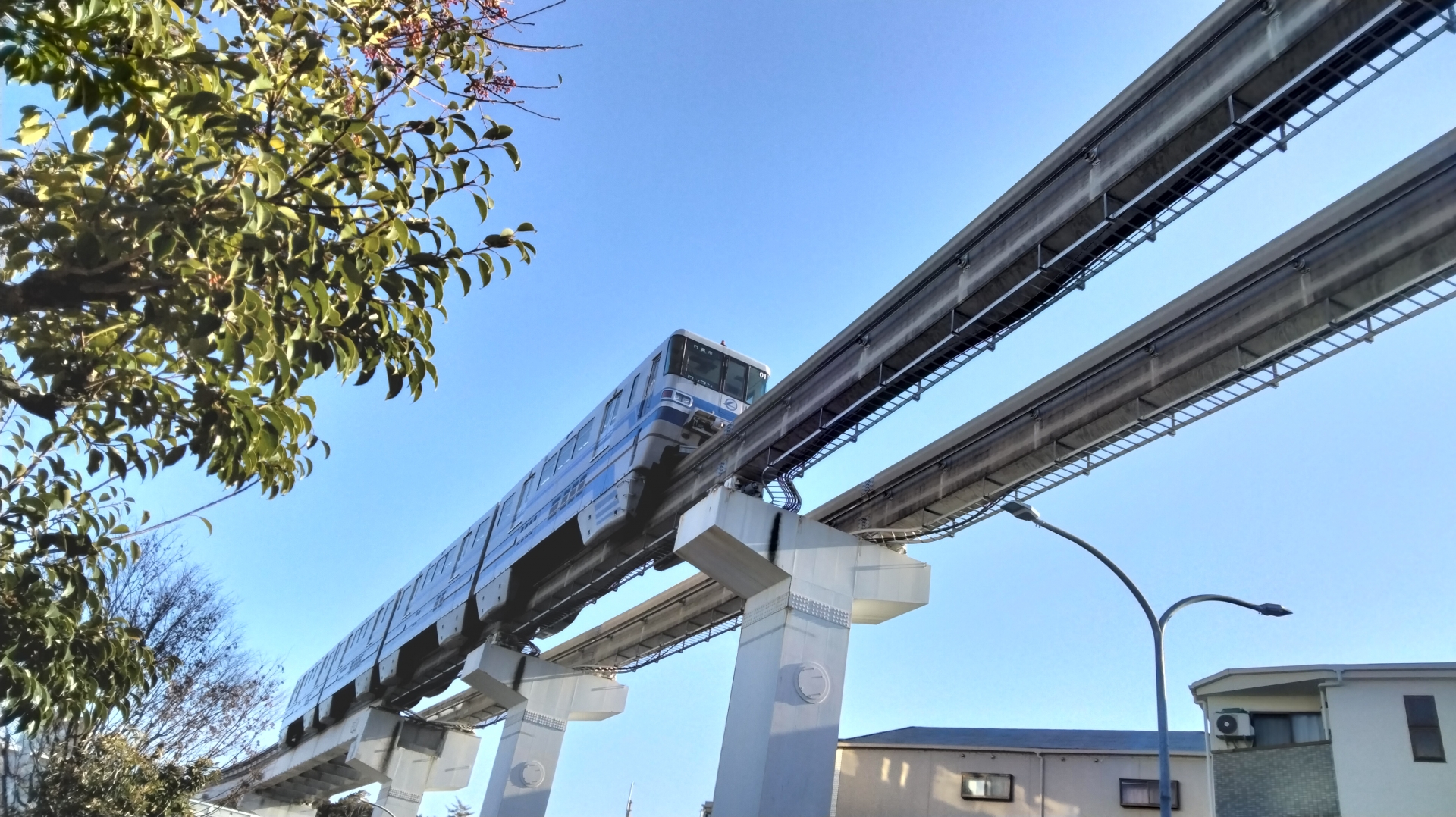 豊中市の蛍池のモノレール