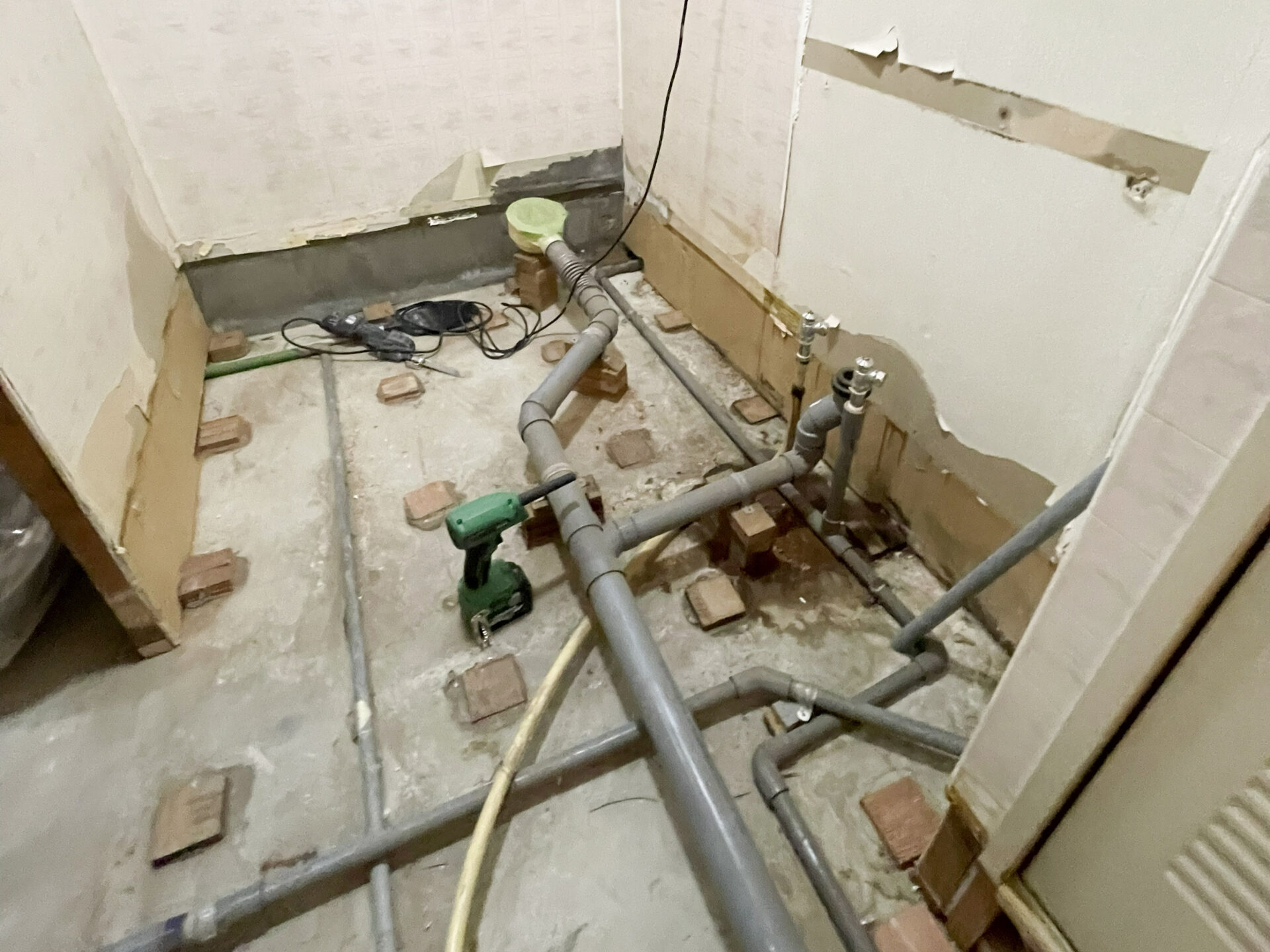 ゆきプロの施工現場写真:マンションのトイレ配管